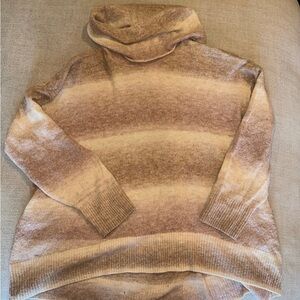 American Eagle Outfitters mauve and Cream Turtleneck Sweater